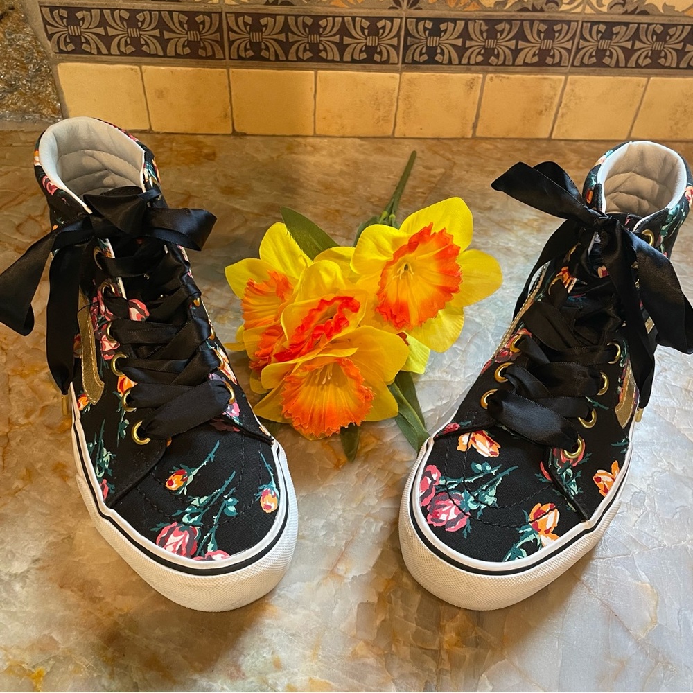 NWOT Vans Floral Skateboard High Top Dressy Sneaker Women’s 7